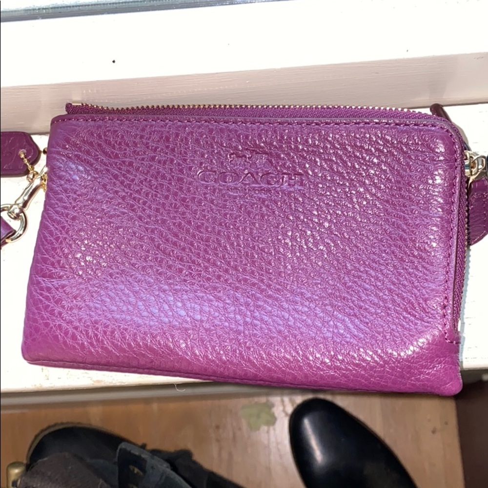 Coach wristlet double zip compartments - Picture 2 of 3